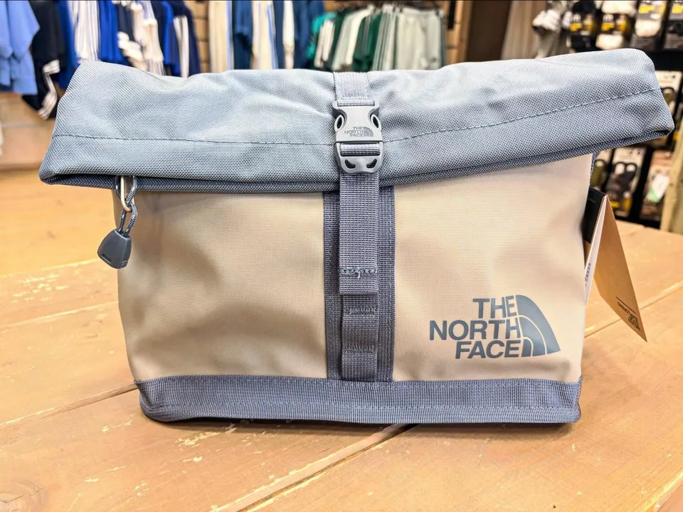 Borsa The North Face grigia e beige con chiusura a fibbia